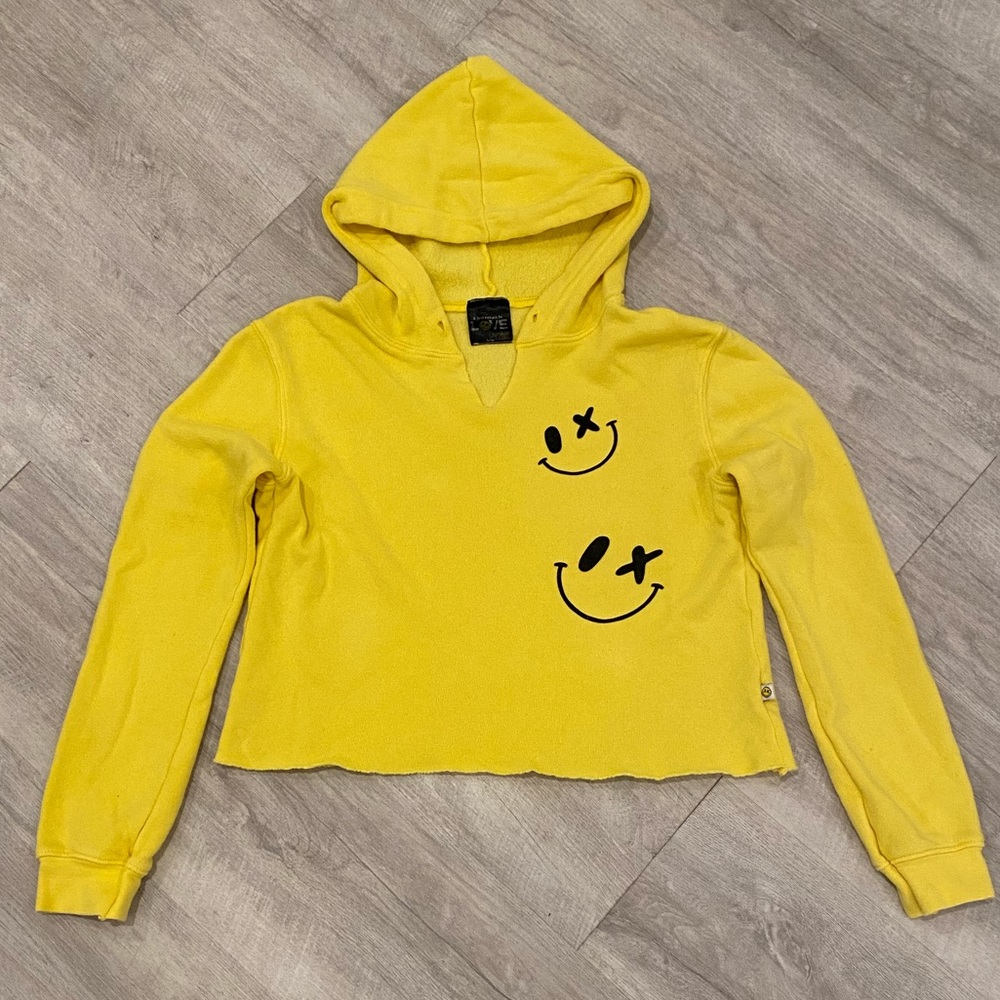 LIKE NEW Love Junkie Smiley Crop Hoodie